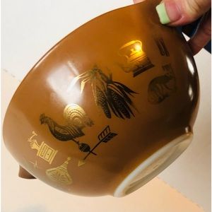 Vintage Pyrex Early Americana Cinderella Bowl 442 1 1/2 qt